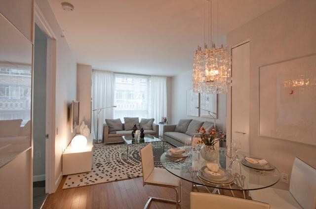 Foto principal - 330 W 40th St
