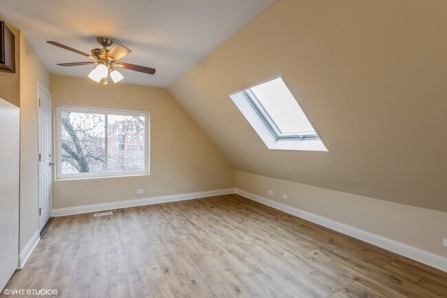 Foto del edificio - 4048 N Western Ave