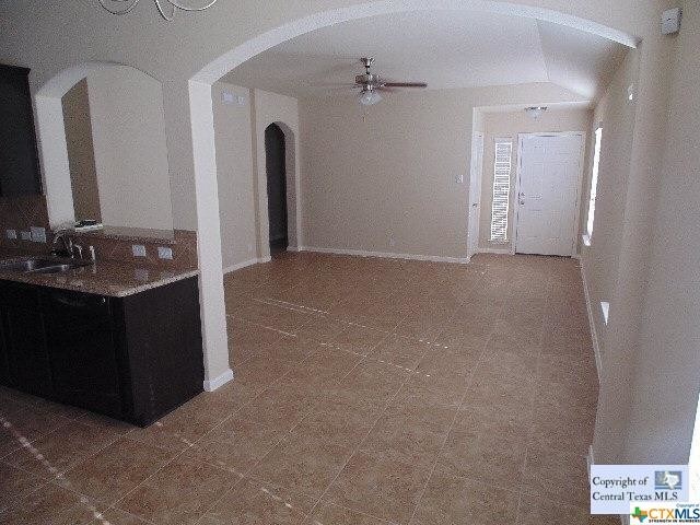 Building Photo - 2105 Meadow View Dr