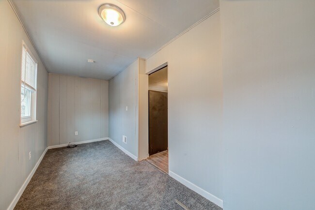 Building Photo - 438 Kathleen St