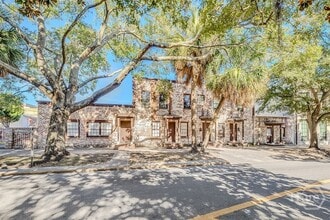 Building Photo - 506 E Liberty Ln