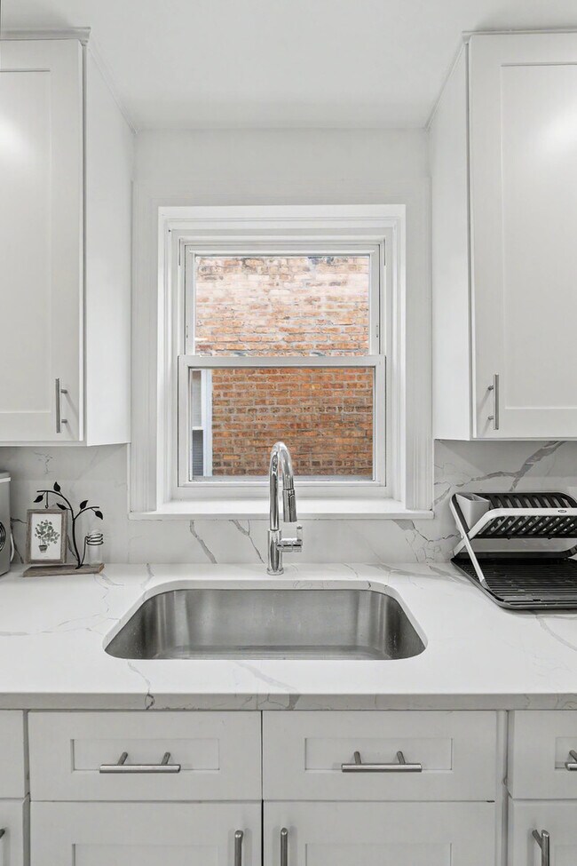 Foto del edificio - 6328 N Whipple St