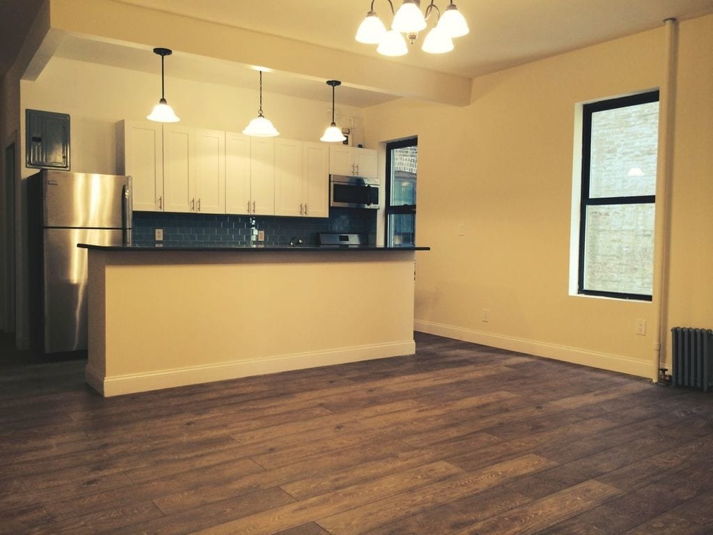 Kitchen with island and breakfast bar - 100 W 139th St