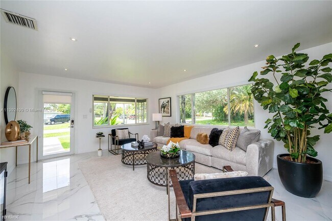 Foto del edificio - 3 br, 2 bath House - 101 NE 16th Ct