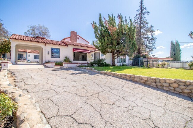 Building Photo - 1454 Pacific St