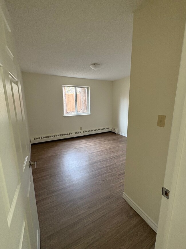 Building Photo - Mapleview Apartments