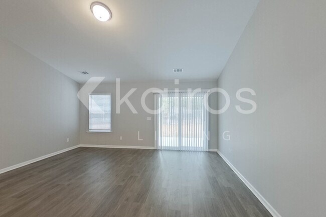 Building Photo - 104 Bluff Rd