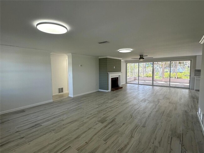 Foto del edificio - 812 Bayview Dr