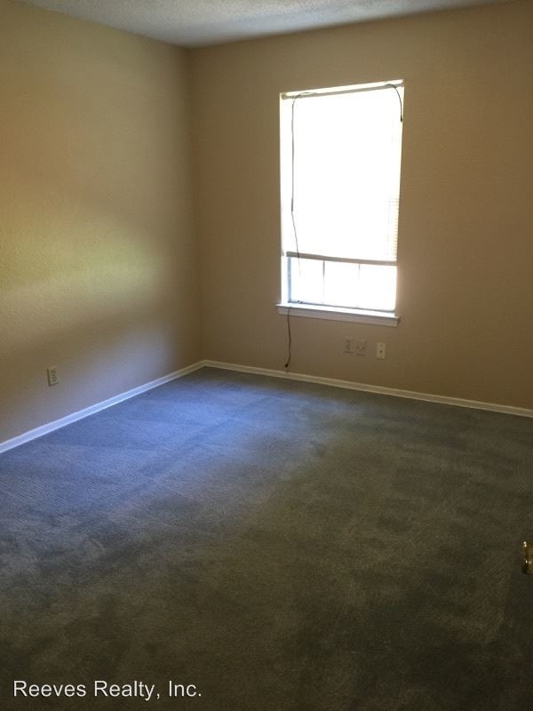 Building Photo - 413 Flame Ct