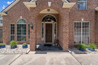 Building Photo - 9610 Champions Cove Dr