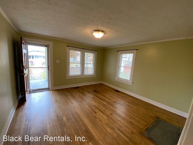 Foto del edificio - 2 br, 1 bath House - 4 Cottage Street