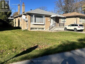 Building Photo - 437 Paliser Crescent N