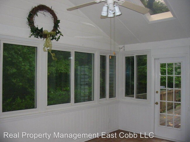 Building Photo - 1359 Christiana Dr
