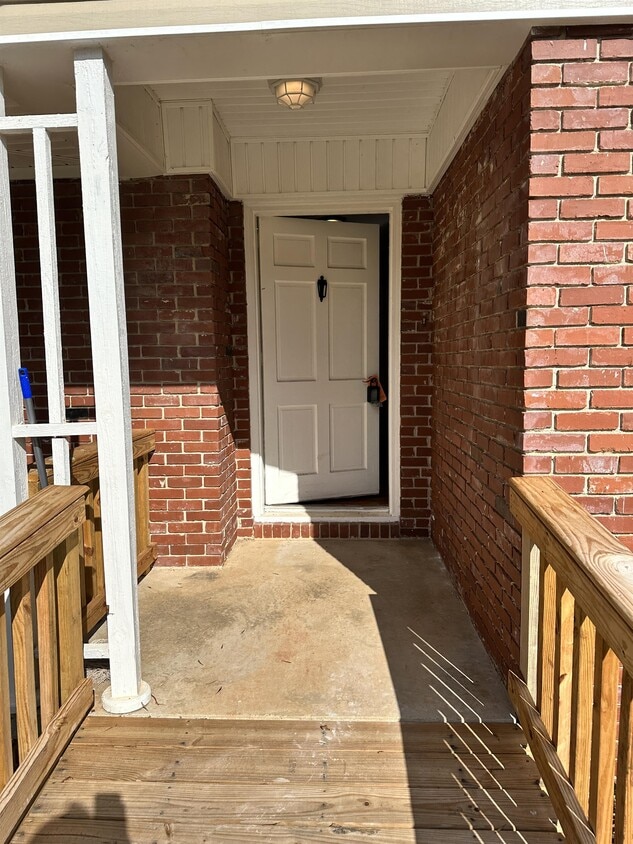 Primary Photo - 1001 Riverbend Dr