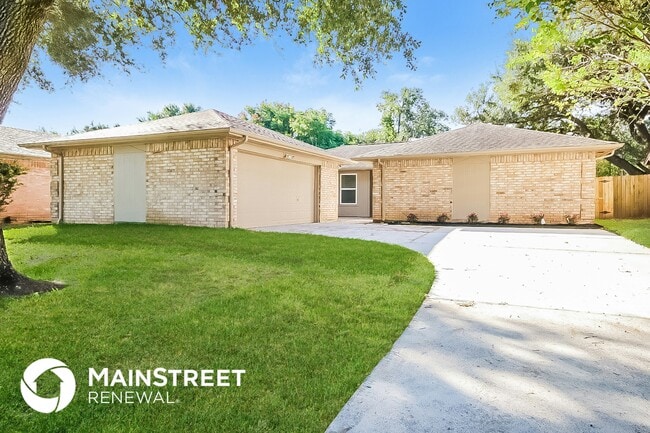Building Photo - 15911 Pfeiffer Dr