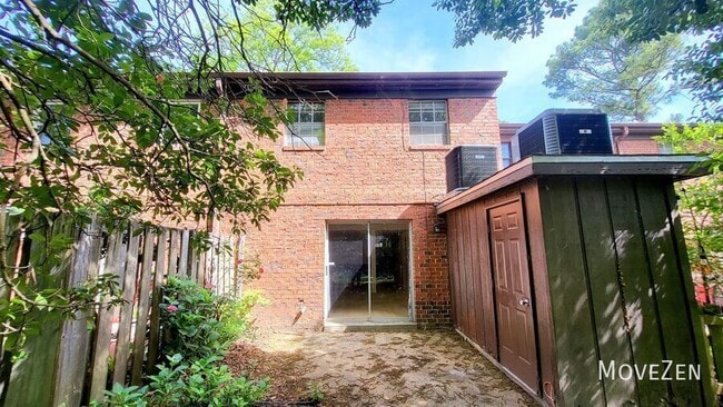 Building Photo - 5805 Nottoway Ct