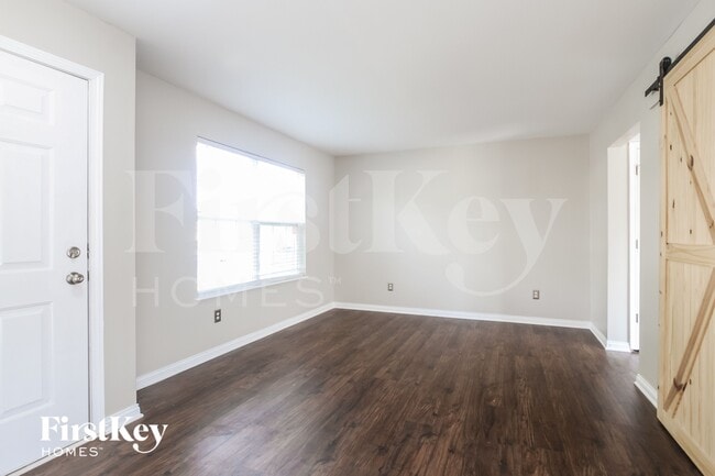 Building Photo - 2814 Rothe Ln