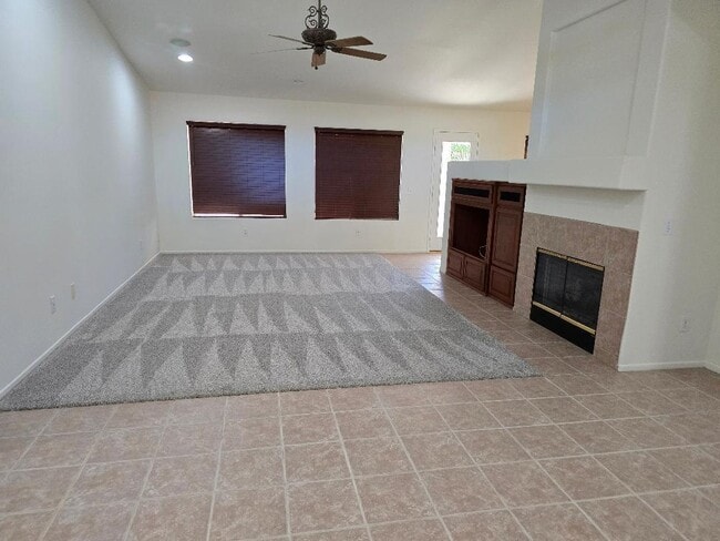 Foto del edificio - 45705-45705 Coldbrook Ln
