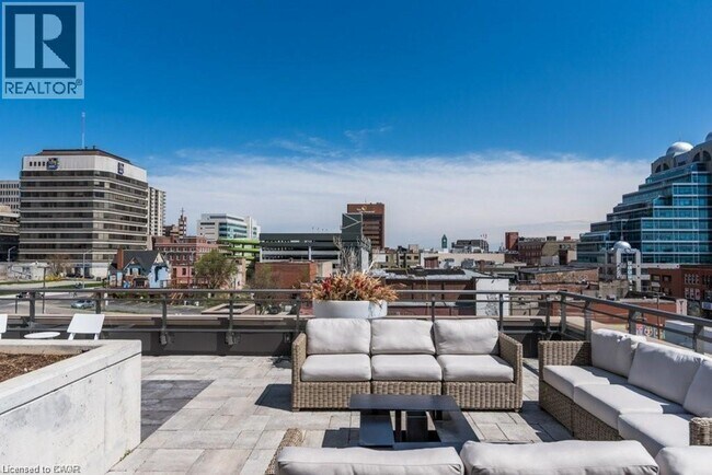 Building Photo - 85 Duke St W