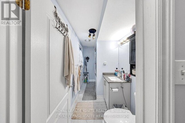Building Photo - 21 Toba Crescent
