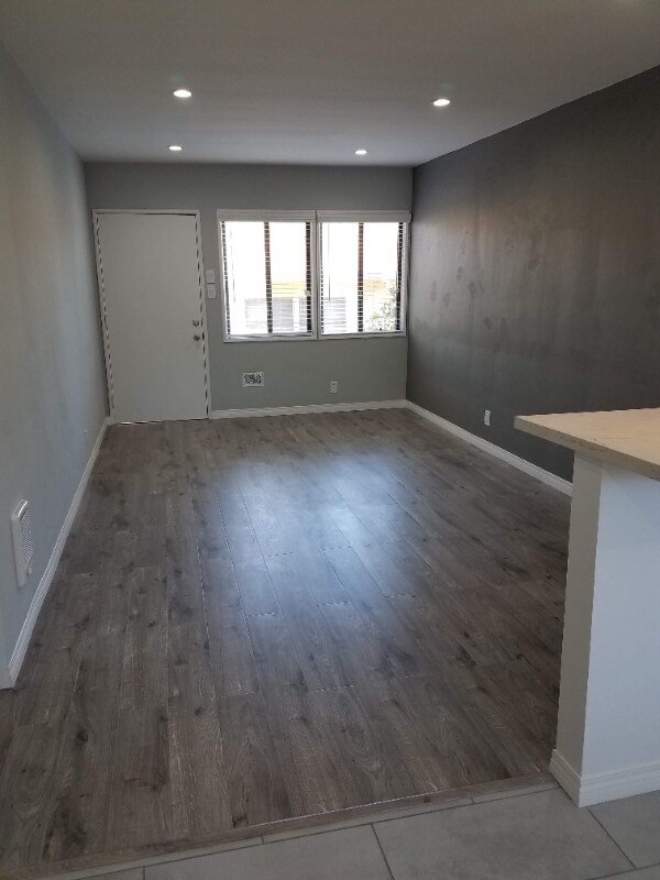 Foto del edificio - 1068 W 12th St