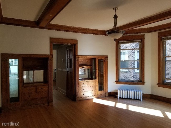 Building Photo - 5629 N Kenmore Ave