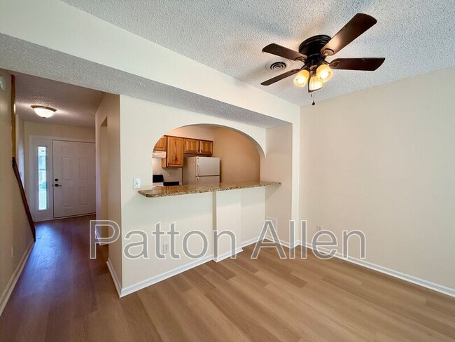 Building Photo - 7 Dawnwood Cir