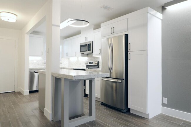 Building Photo - 614 Kipling St