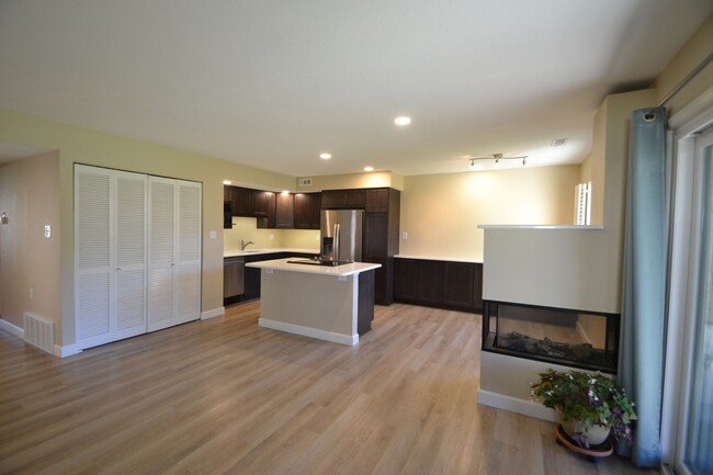 Building Photo - New Updated Main Level Condo with 24/7 Sec...