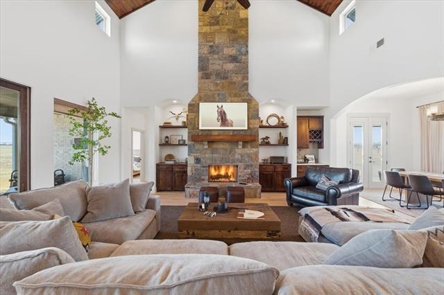 Building Photo - 570 S Point Ct