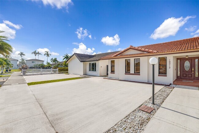 Foto del edificio - 10212 NW 129th St
