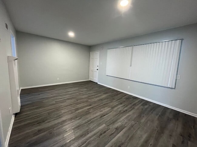 Interior Photo - 7044 Lanewood Ave
