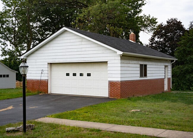 Foto del edificio - 3950 Locust Grove Rd