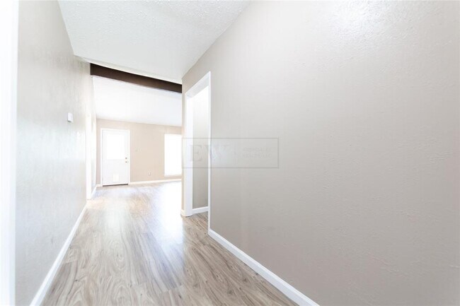Foto del edificio - 22403 Deville Dr