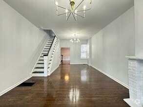 Building Photo - 5334 W Stiles St