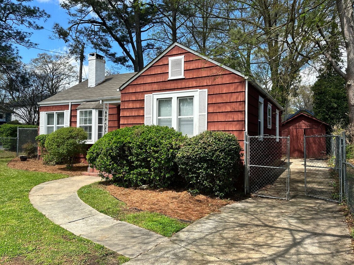 Foto principal - 2 bedroom 1 bath bungalow in the heart of ...