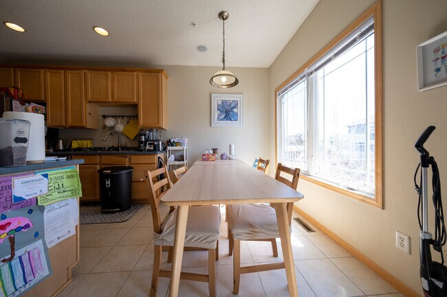 Foto del edificio - 4986 Archer Ln N