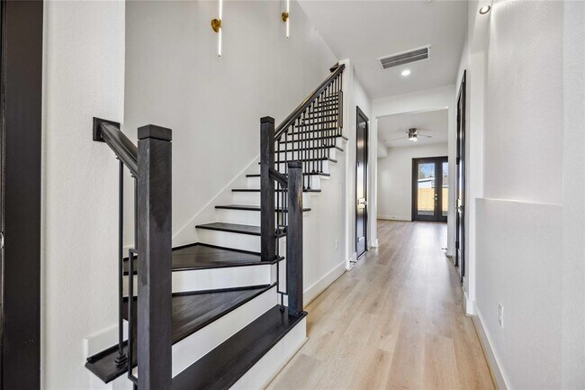 Building Photo - 5421 Southlea St