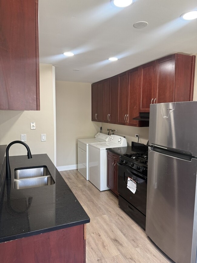 Building Photo - 1267 Prairie Ave