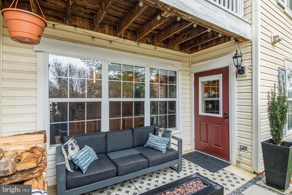 Foto principal - 4505 Running Deer Way