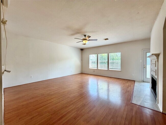 Foto del edificio - 2305 Ames St