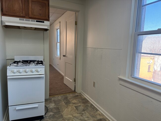 Building Photo - 1460 Dewey Ave