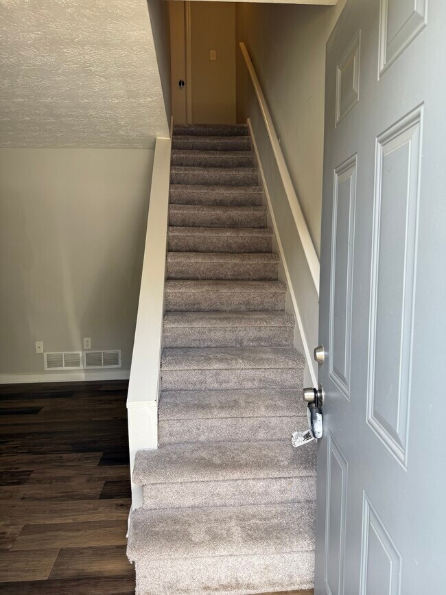 Entrada - 1071 Oakland Ave SE