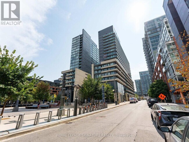 Building Photo - 36 Lisgar St