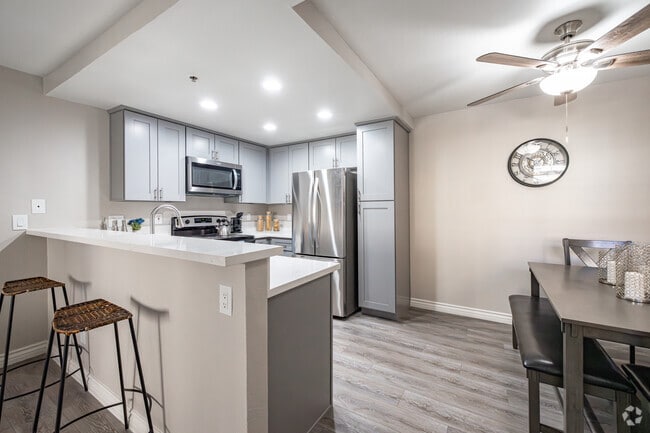 2BR, 2BA - 803SF - Dining/Kitchen - Maple Hill Apartments