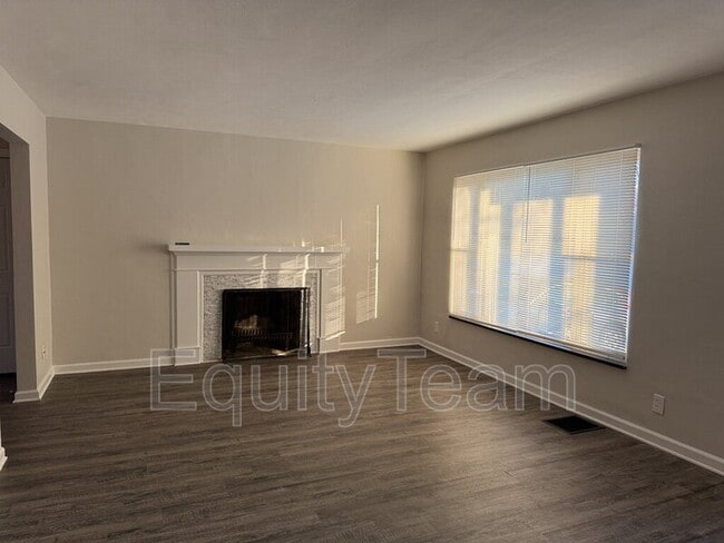 Building Photo - 115 Waverly Ave