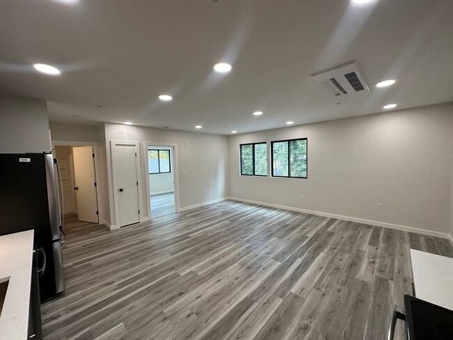 Photo - 290 Madison Ave N Apartments