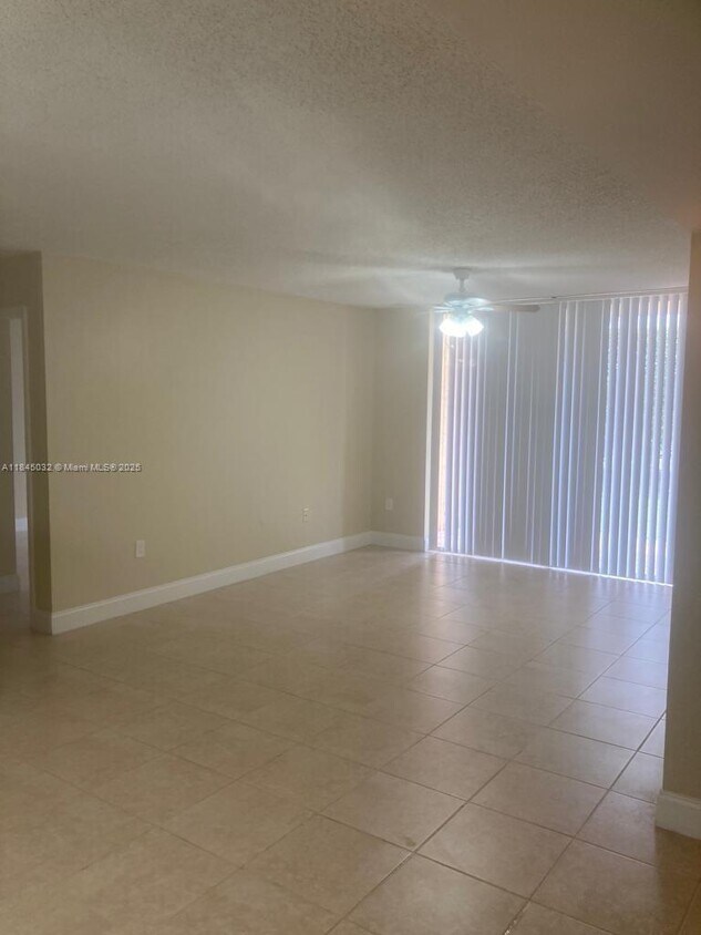 Foto principal - 1707 Village Blvd