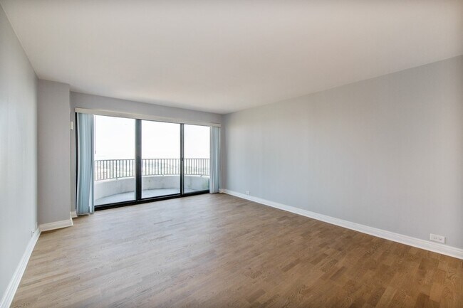 Building Photo - 2020 N Lincoln Park W