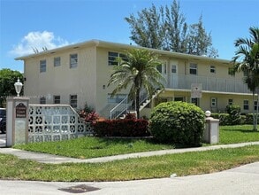 Building Photo - 1301 N 12th Ct